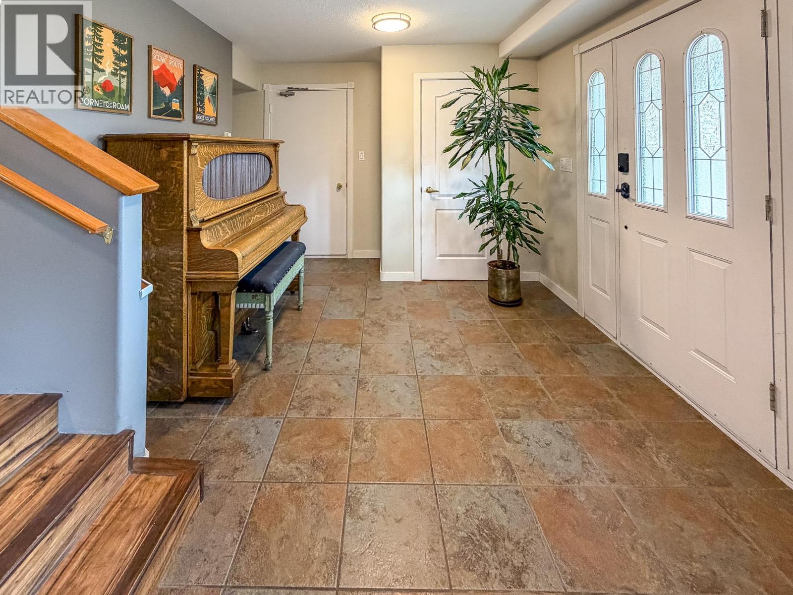 1021 15th Avenue S, Cranbrook, British Columbia V1C 6G9 - Photo 3 - 10397509