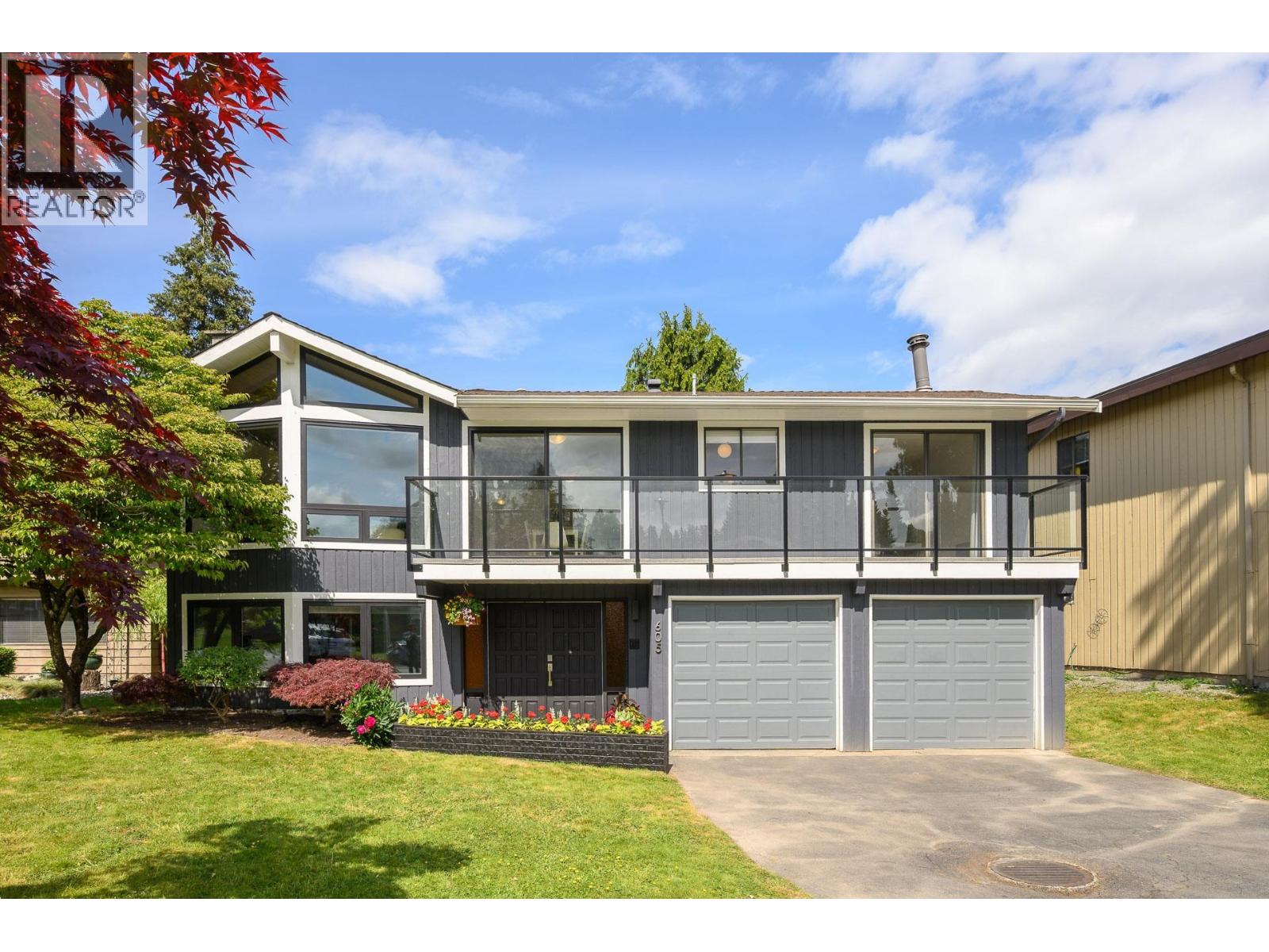 605 Allison Place, New Westminster, British Columbia  V3L 5C1 - Photo 1 - R3155156