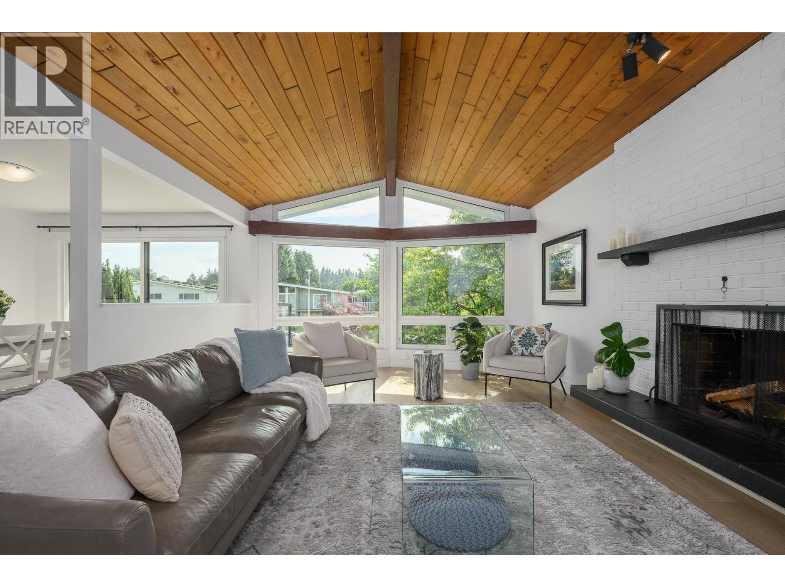 605 Allison Place, New Westminster, British Columbia  V3L 5C1 - Photo 2 - R3155156