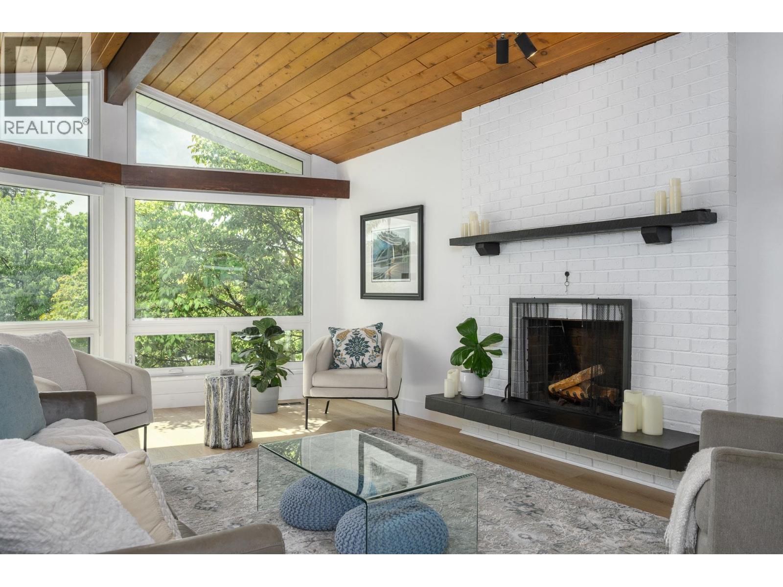 605 Allison Place, New Westminster, British Columbia  V3L 5C1 - Photo 3 - R3155156