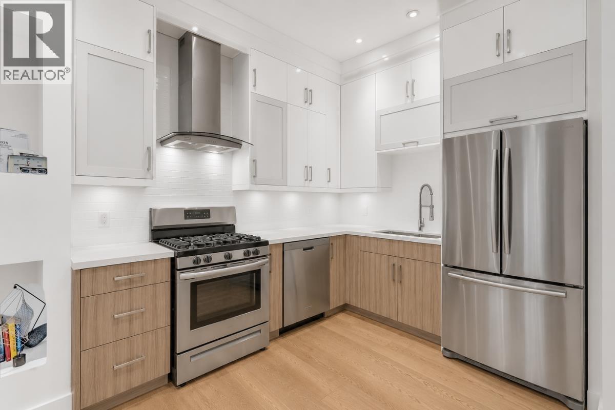 2 1136 E Pender Street, Vancouver, British Columbia  V6A 1W5 - Photo 2 - R3155001