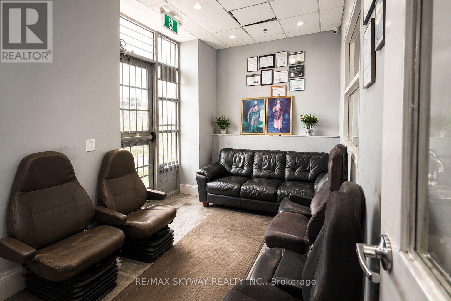 20 - 2070 Steeles Avenue E, Brampton, Ontario  L6T 1A7 - Photo 4 - W13667580
