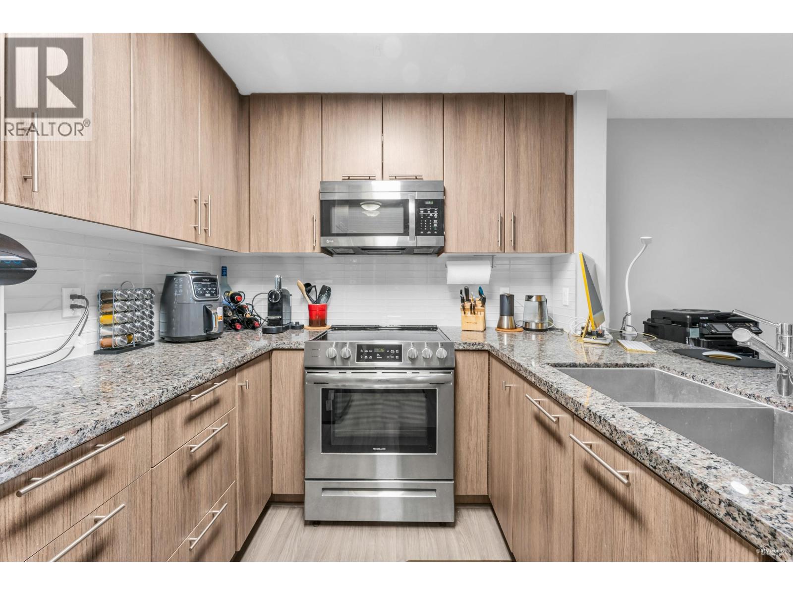 409 12075 Edge Street, Maple Ridge, British Columbia  V2X 9E6 - Photo 3 - R3154633