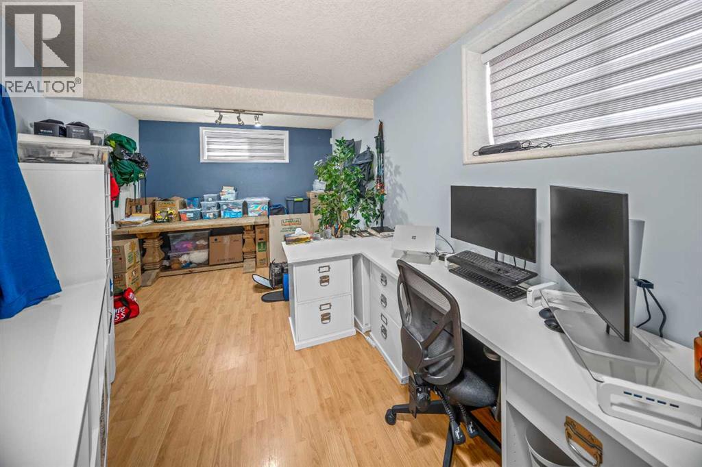 43 Cougar Ridge Bay SW, Calgary, Alberta  T3H 5C4 - Photo 21 - A2335162