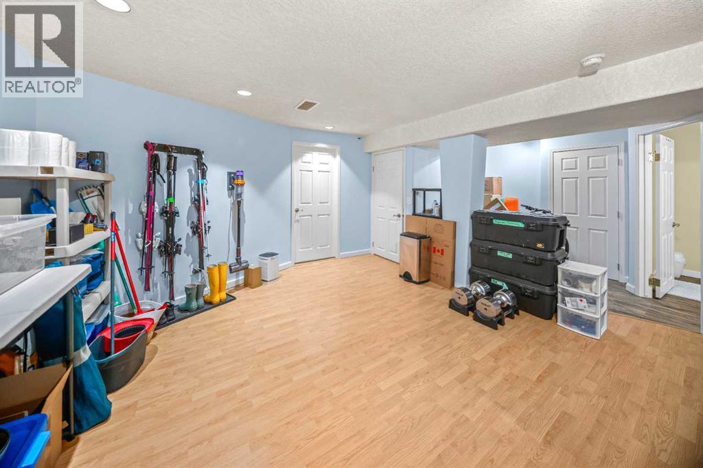 43 Cougar Ridge Bay SW, Calgary, Alberta  T3H 5C4 - Photo 20 - A2335162