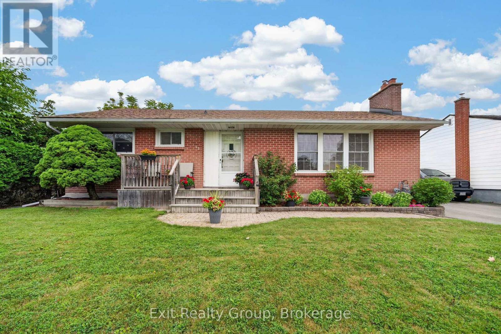 41 Second Avenue, Quinte West, Ontario  K8V 5M5 - Photo 2 - X13665684