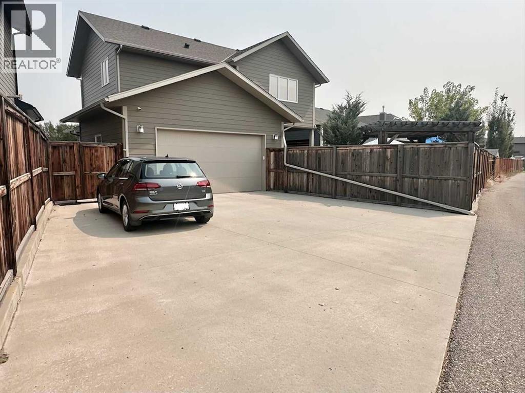 320 Stonecrest Place W, Lethbridge, Alberta  T1K 6W3 - Photo 2 - A2336406