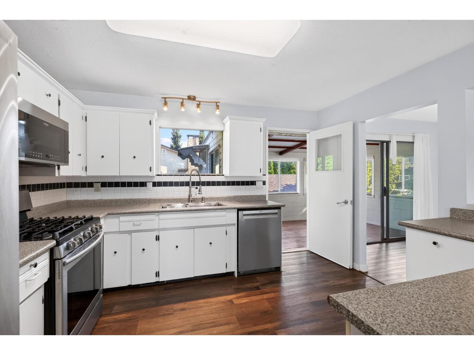 33383 Whidden Avenue, Mission, British Columbia  V2V 4Z6 - Photo 9 - R3154584