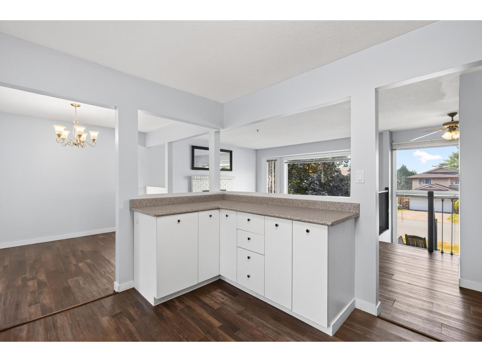 33383 Whidden Avenue, Mission, British Columbia  V2V 4Z6 - Photo 10 - R3154584