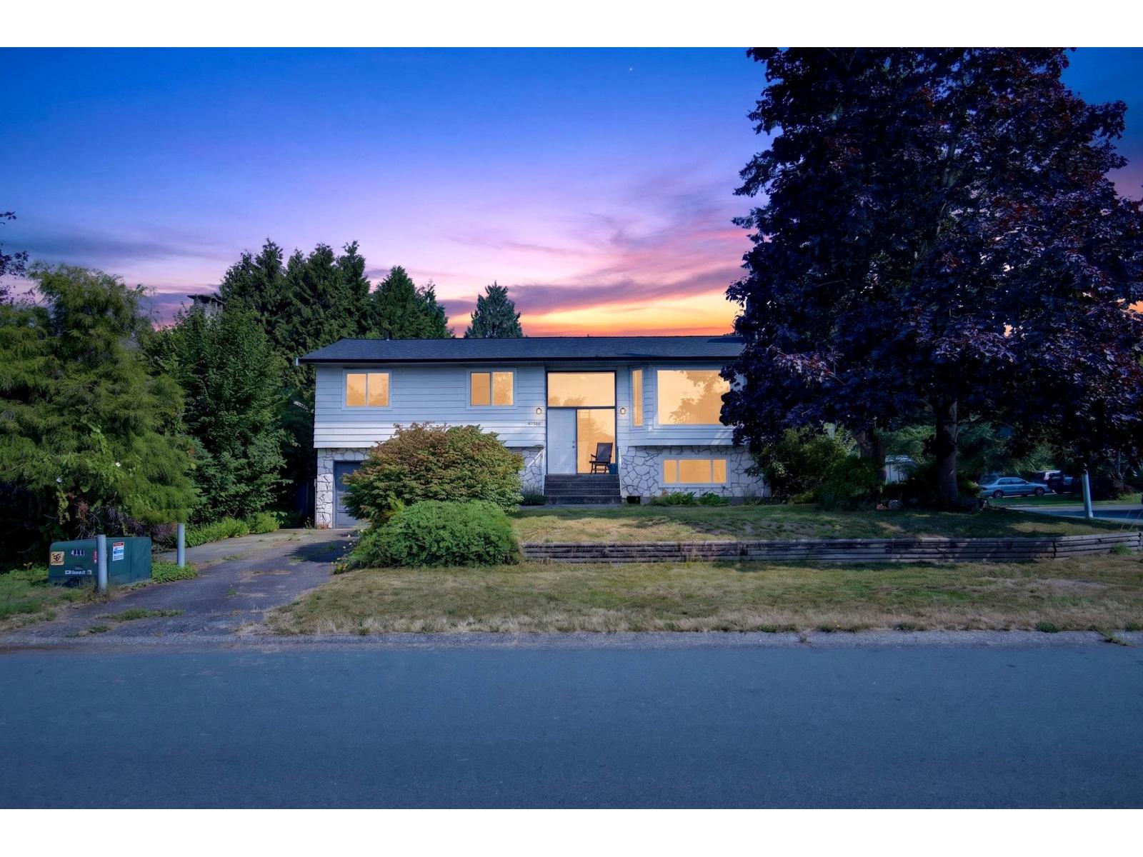33383 Whidden Avenue, Mission, British Columbia  V2V 4Z6 - Photo 2 - R3154584