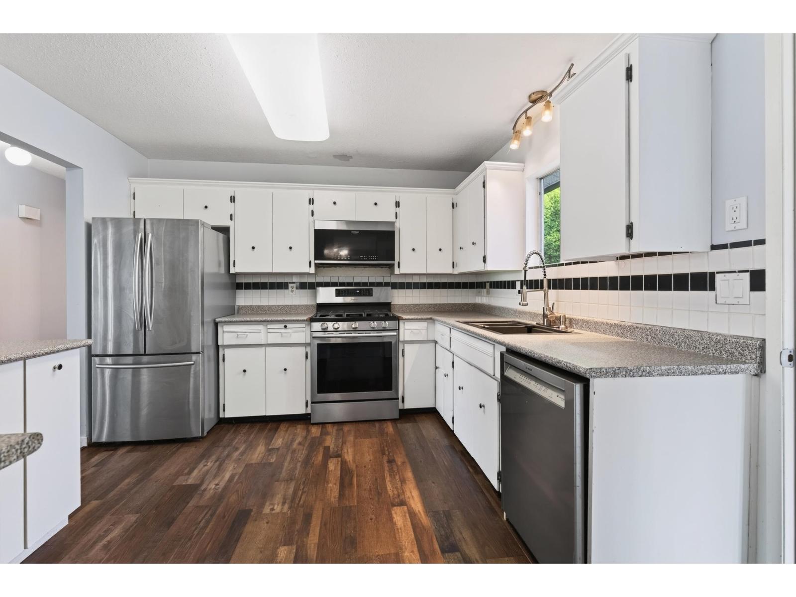 33383 Whidden Avenue, Mission, British Columbia  V2V 4Z6 - Photo 8 - R3154584