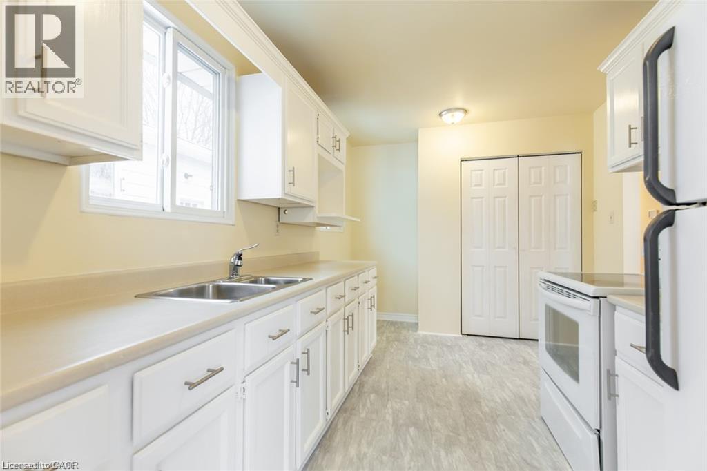 16 Garrow Drive, Hamilton, Ontario  L9C 6G9 - Photo 5 - 40846065