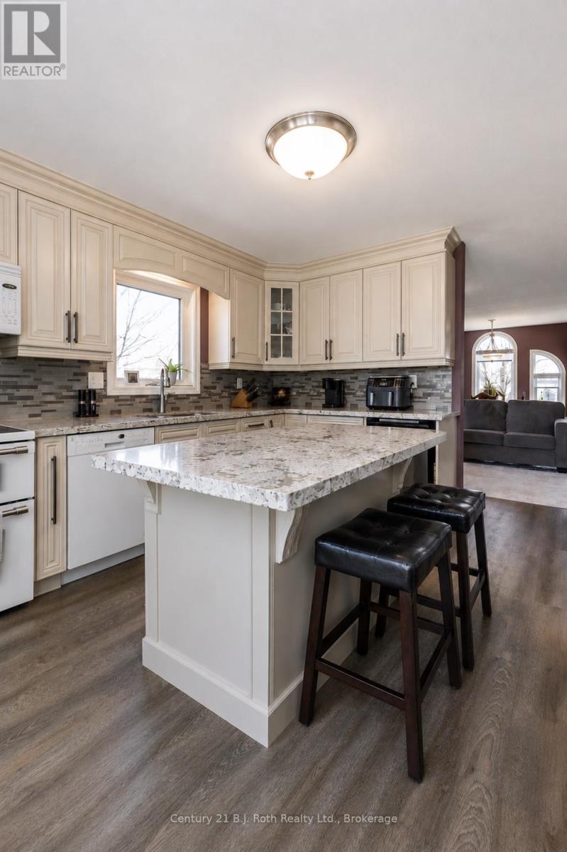 116 Dyer Drive, Wasaga Beach, Ontario  L9Z 1E5 - Photo 5 - S13666170