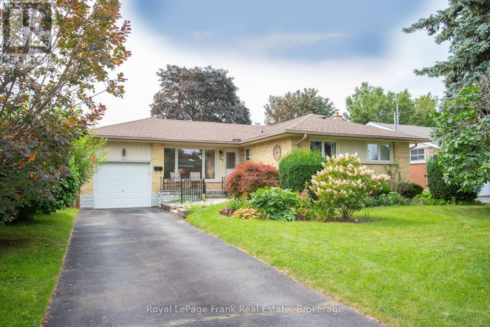 407 Glencastle Avenue, Oshawa, Ontario  L1J 3K7 - Photo 1 - E13667704