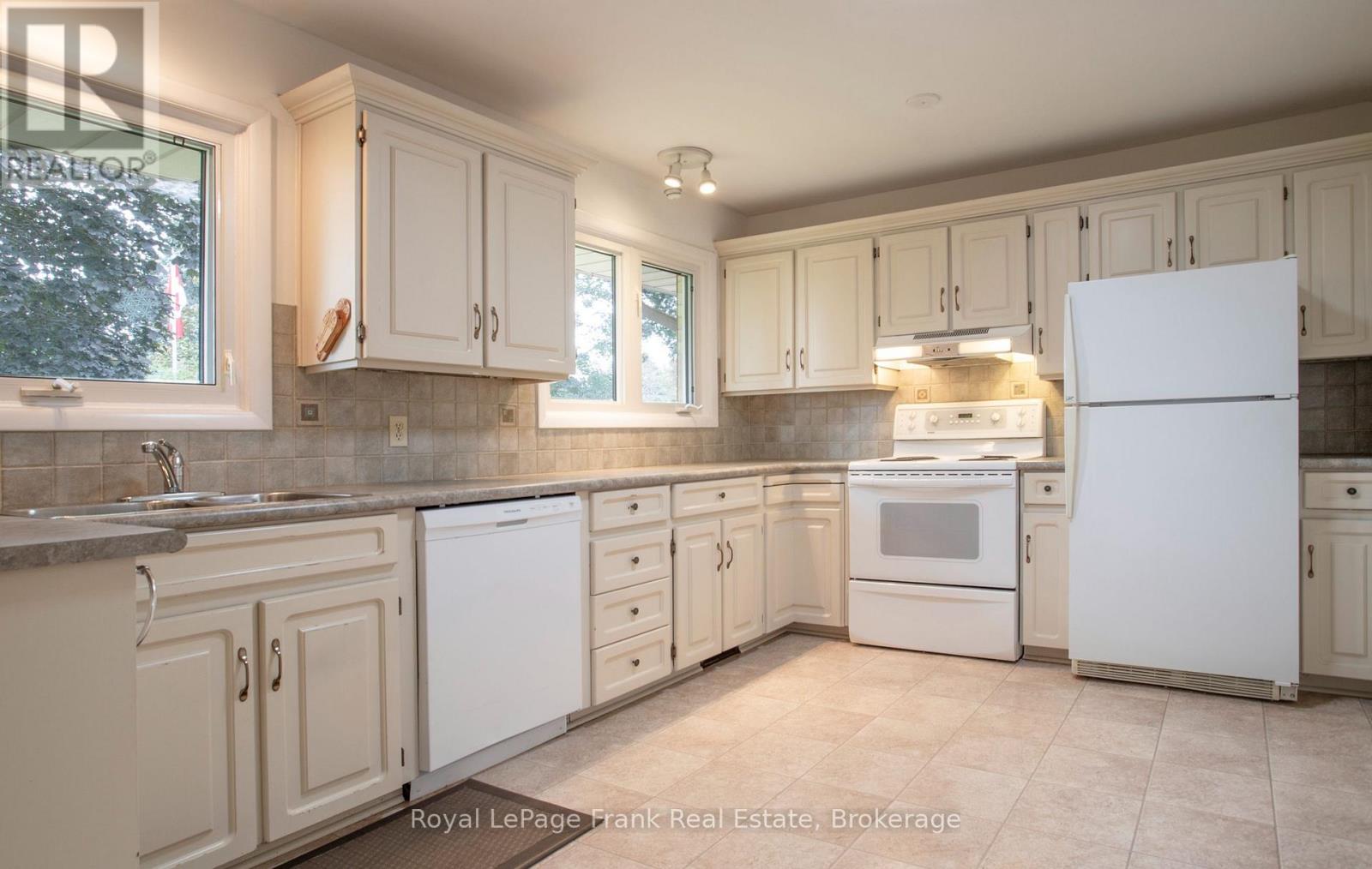 407 Glencastle Avenue, Oshawa, Ontario  L1J 3K7 - Photo 10 - E13667704