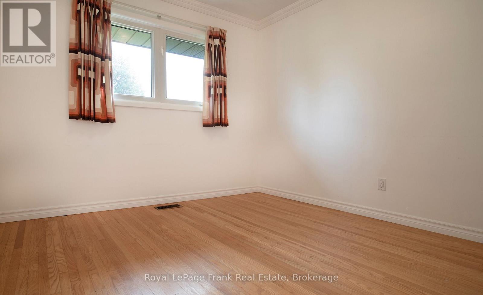 407 Glencastle Avenue, Oshawa, Ontario  L1J 3K7 - Photo 15 - E13667704