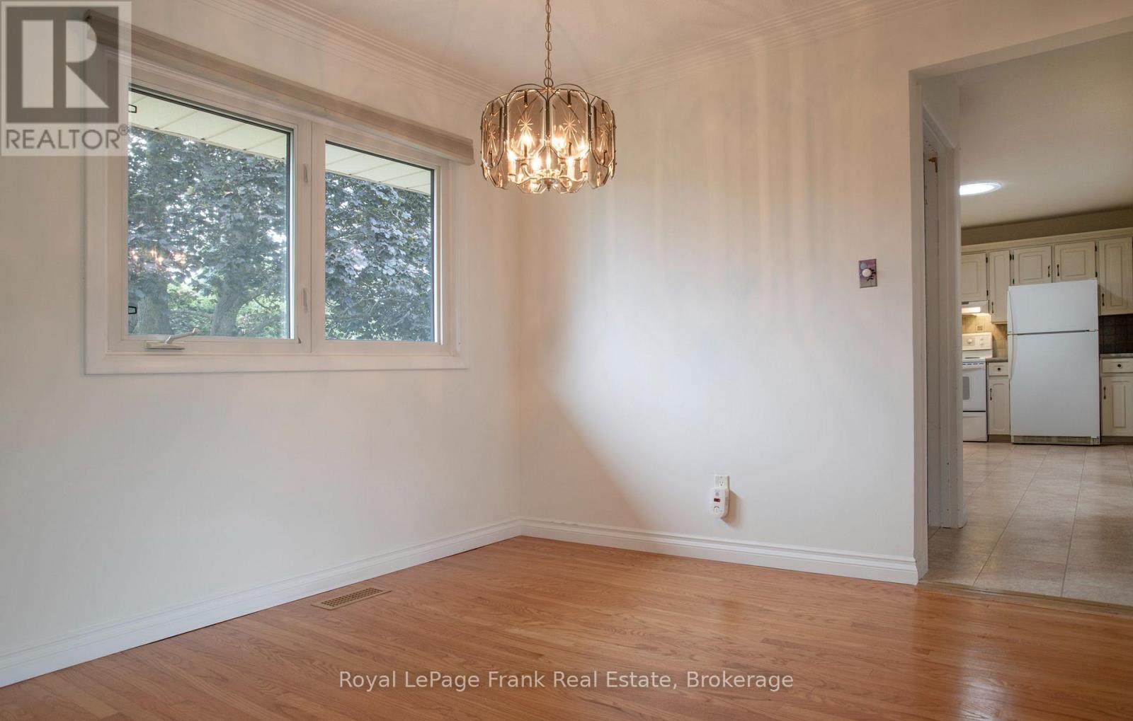 407 Glencastle Avenue, Oshawa, Ontario  L1J 3K7 - Photo 8 - E13667704