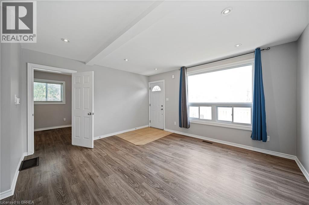 44 Lawrence Street, Brantford, Ontario  N3R 1A7 - Photo 6 - 40843007