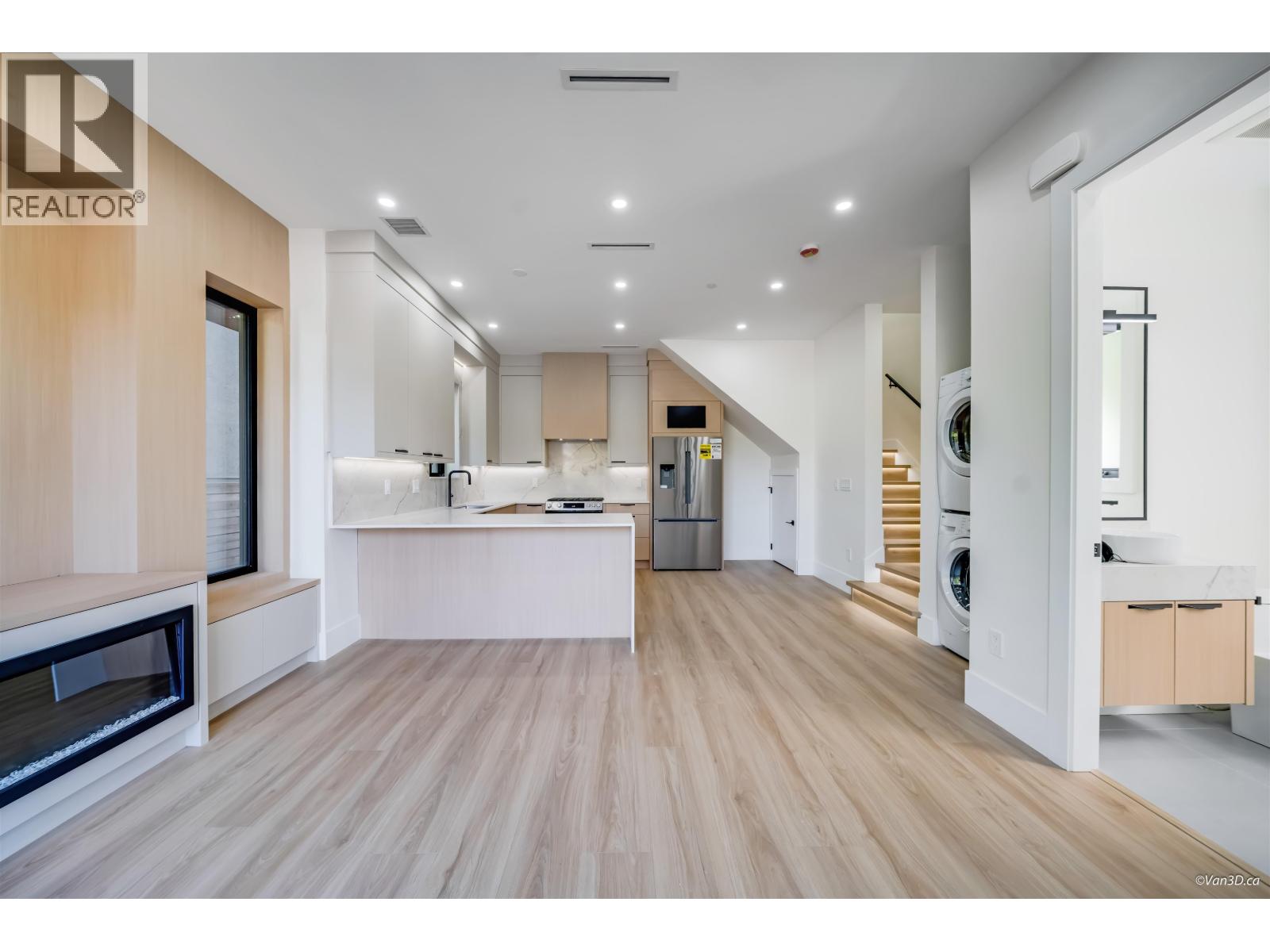 1 2636 Mcgill Street, Vancouver, British Columbia  V5K 1H3 - Photo 3 - R3151392