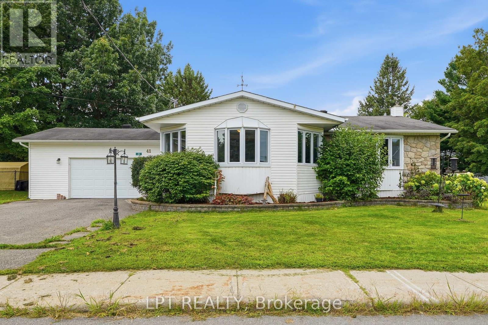 41 ST POLYCARP STREET, North Stormont, Ontario