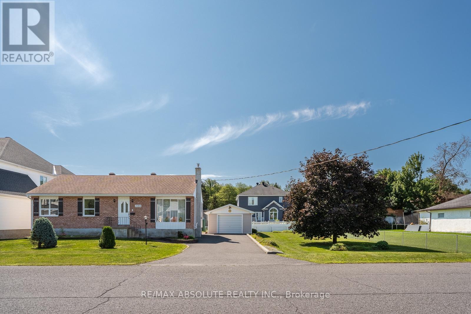 1880 Kingsdale Avenue, Ottawa, Ontario  K1T 1J1 - Photo 1 - X13667722