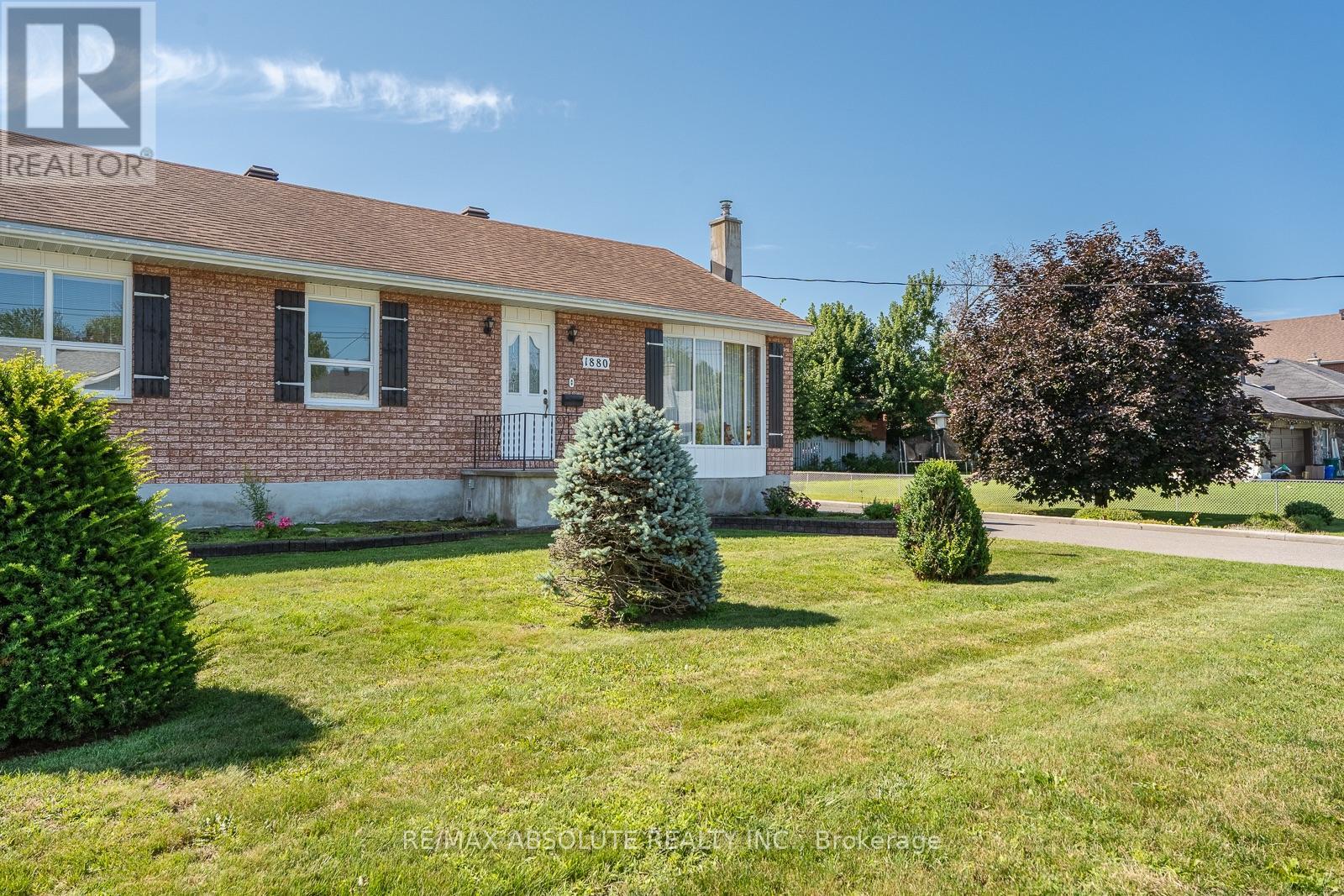 1880 Kingsdale Avenue, Ottawa, Ontario  K1T 1J1 - Photo 2 - X13667722