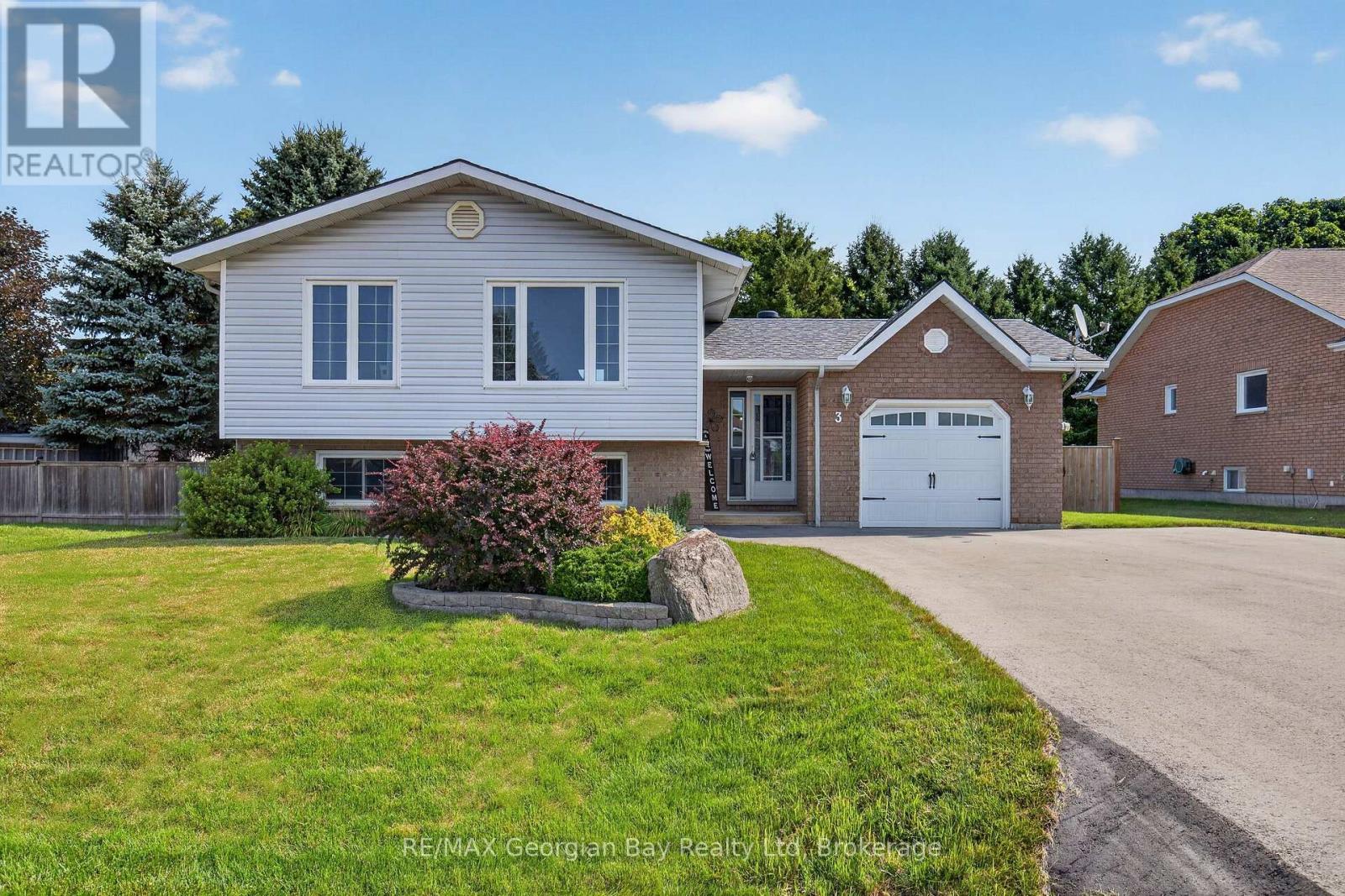 3 COPELAND STREET, Penetanguishene, Ontario