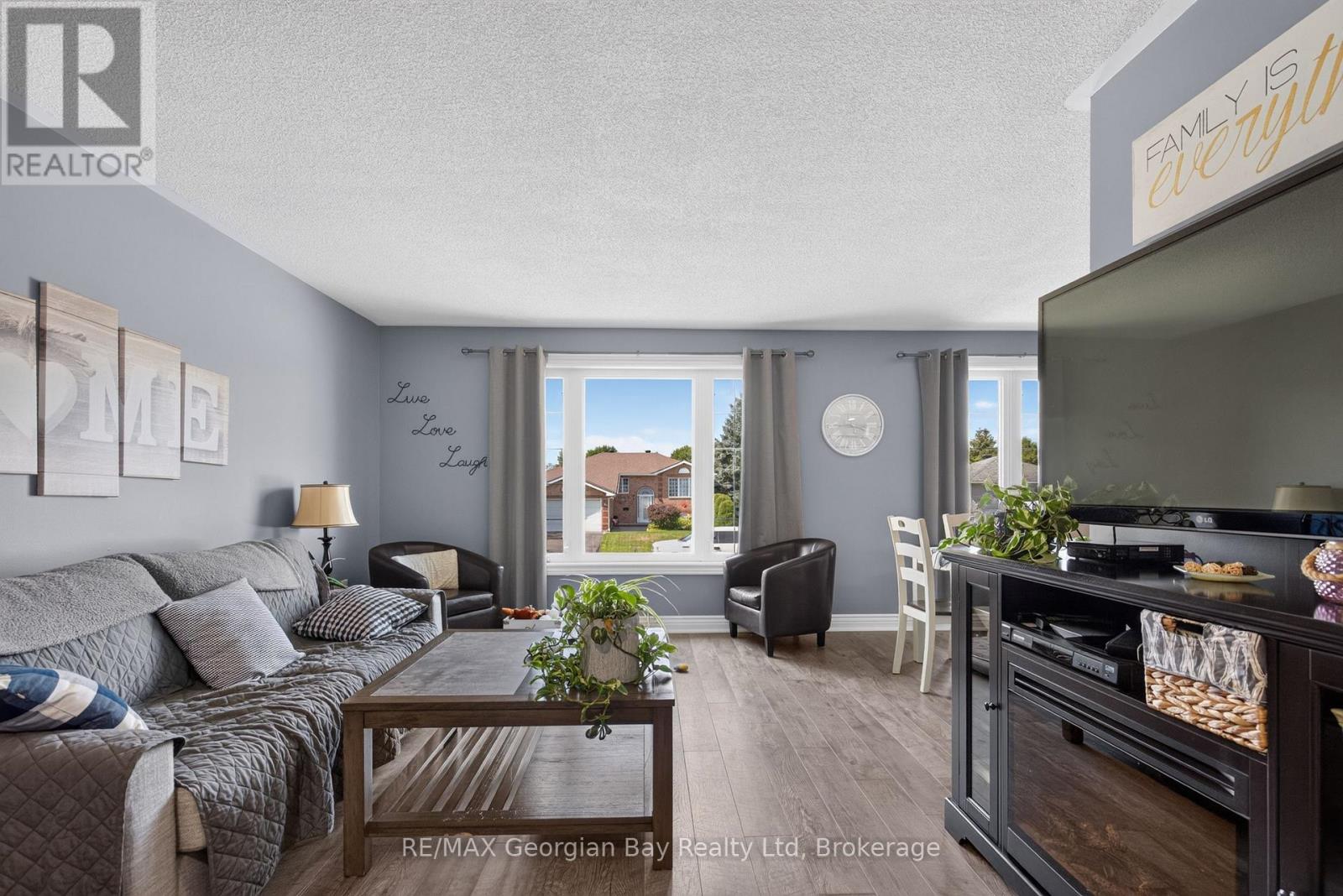 3 Copeland Street, Penetanguishene, Ontario  L9M 1K3 - Photo 4 - S13667698