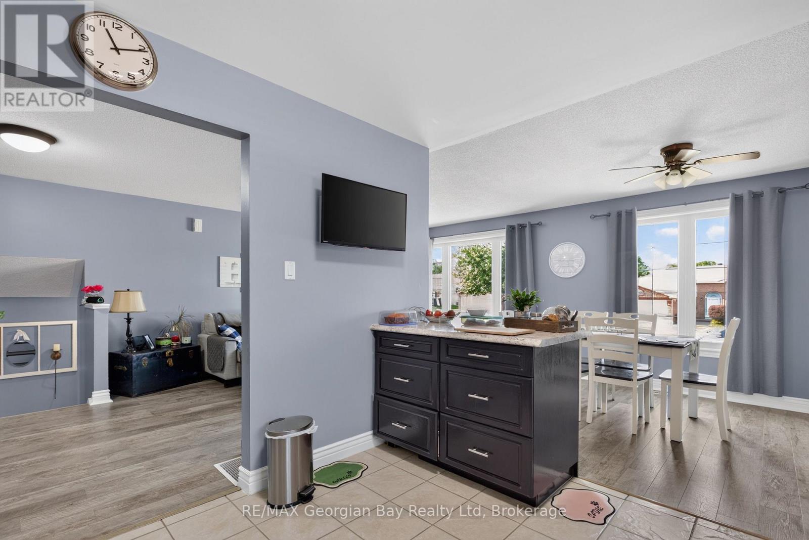 3 Copeland Street, Penetanguishene, Ontario  L9M 1K3 - Photo 9 - S13667698