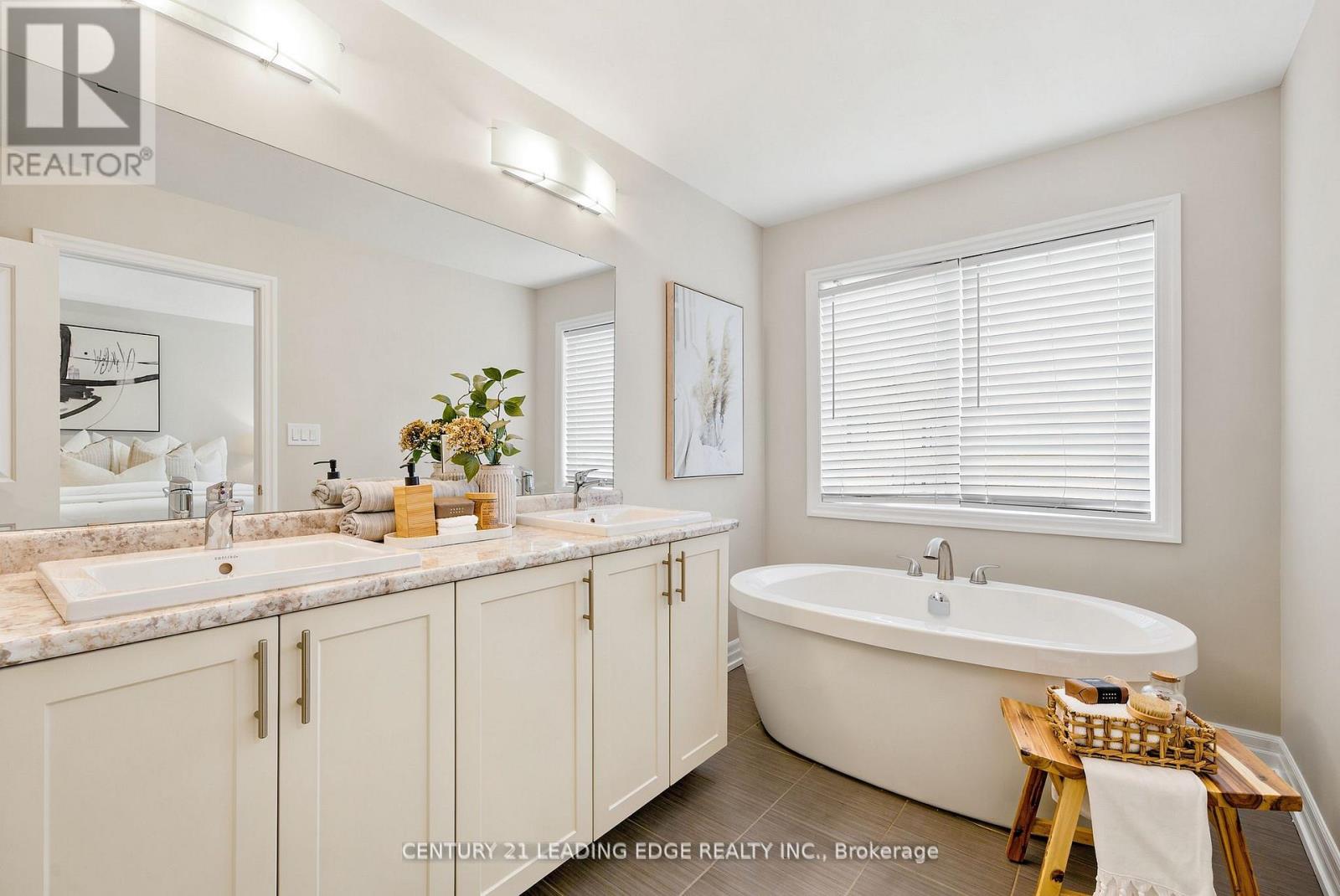 27 Christine Elliott Avenue, Whitby, Ontario  L1P 0B8 - Photo 33 - E13667628