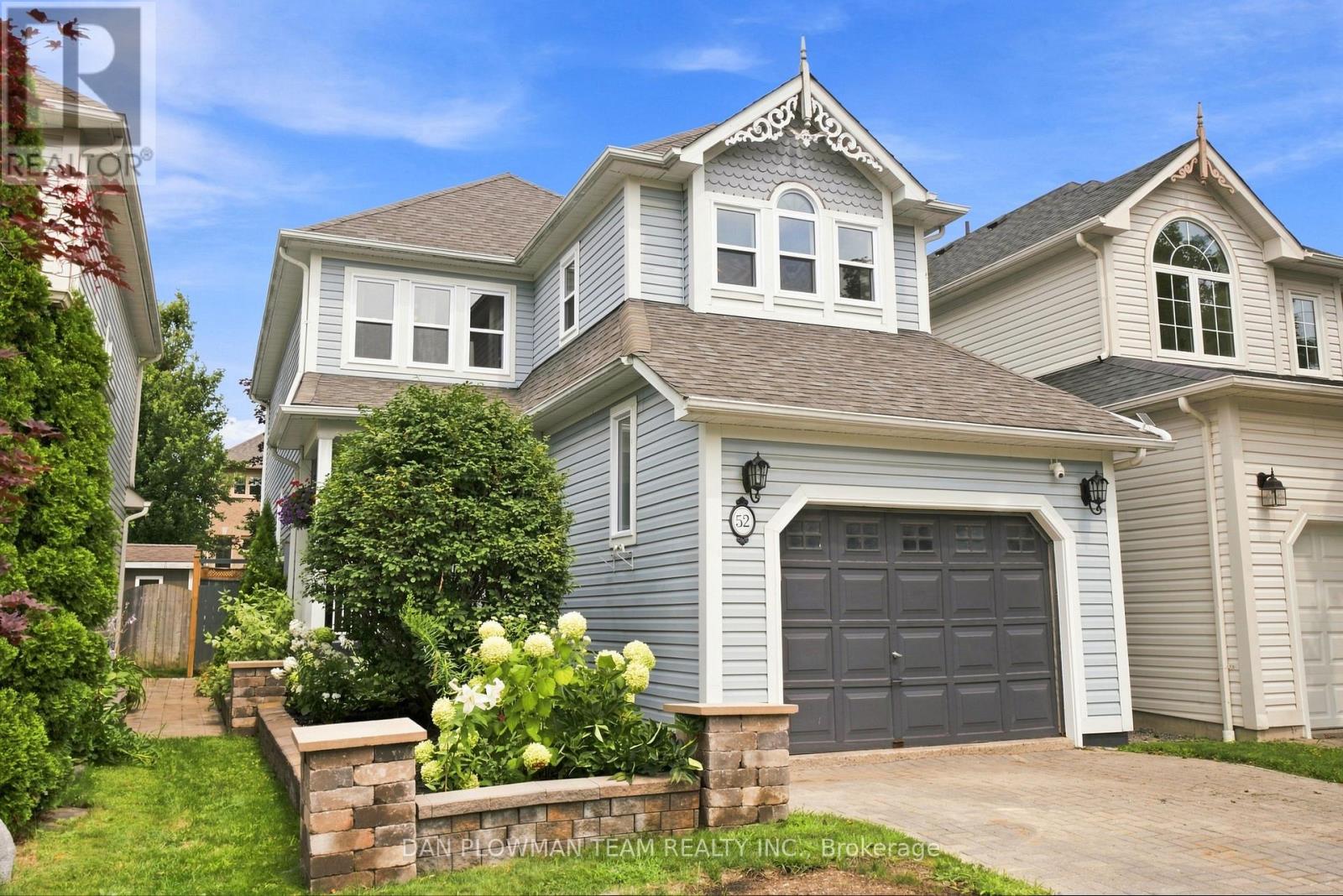52 WELLS CRESCENT, Whitby, Ontario
