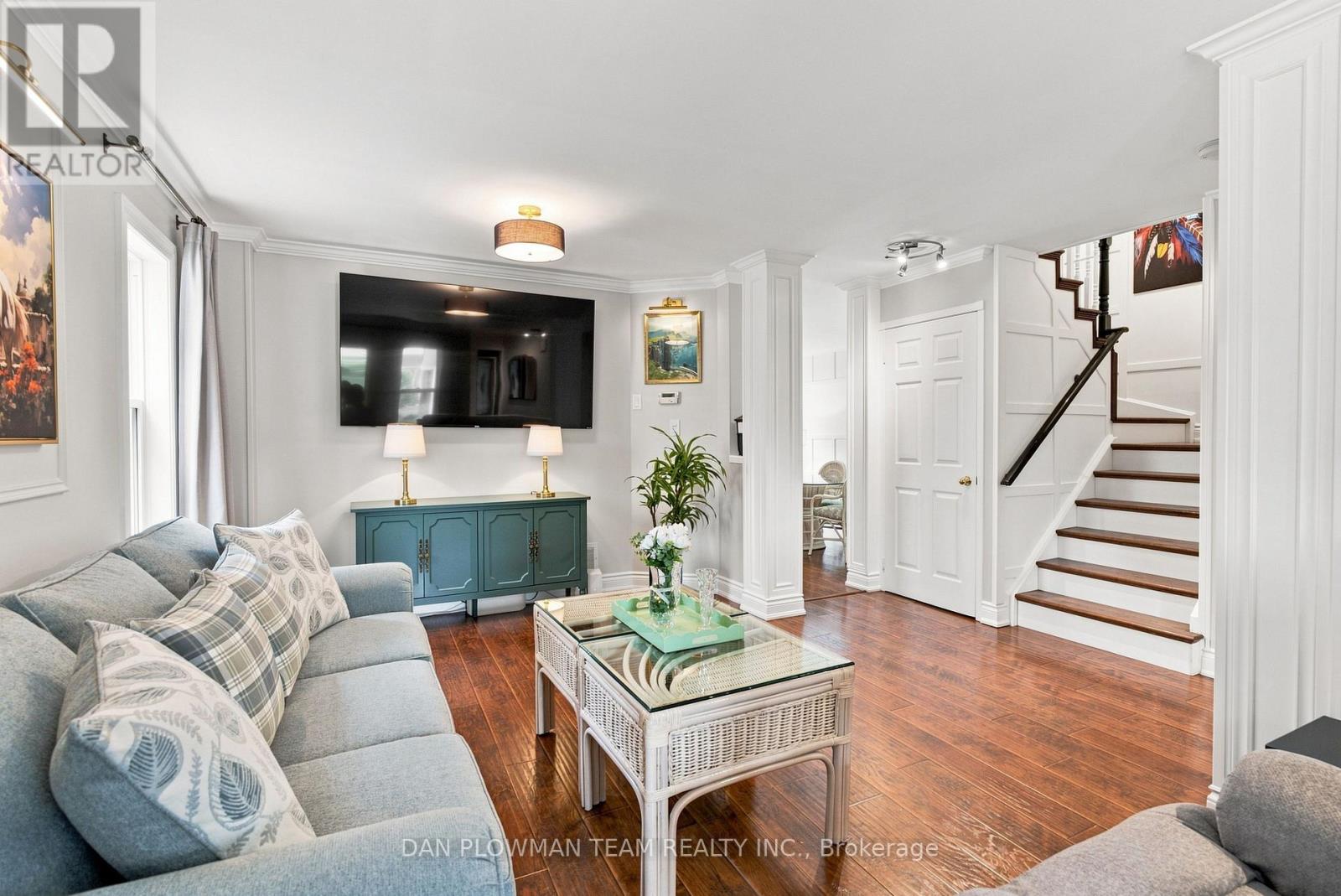 52 Wells Crescent, Whitby, Ontario  L1M 1C9 - Photo 7 - E13667732