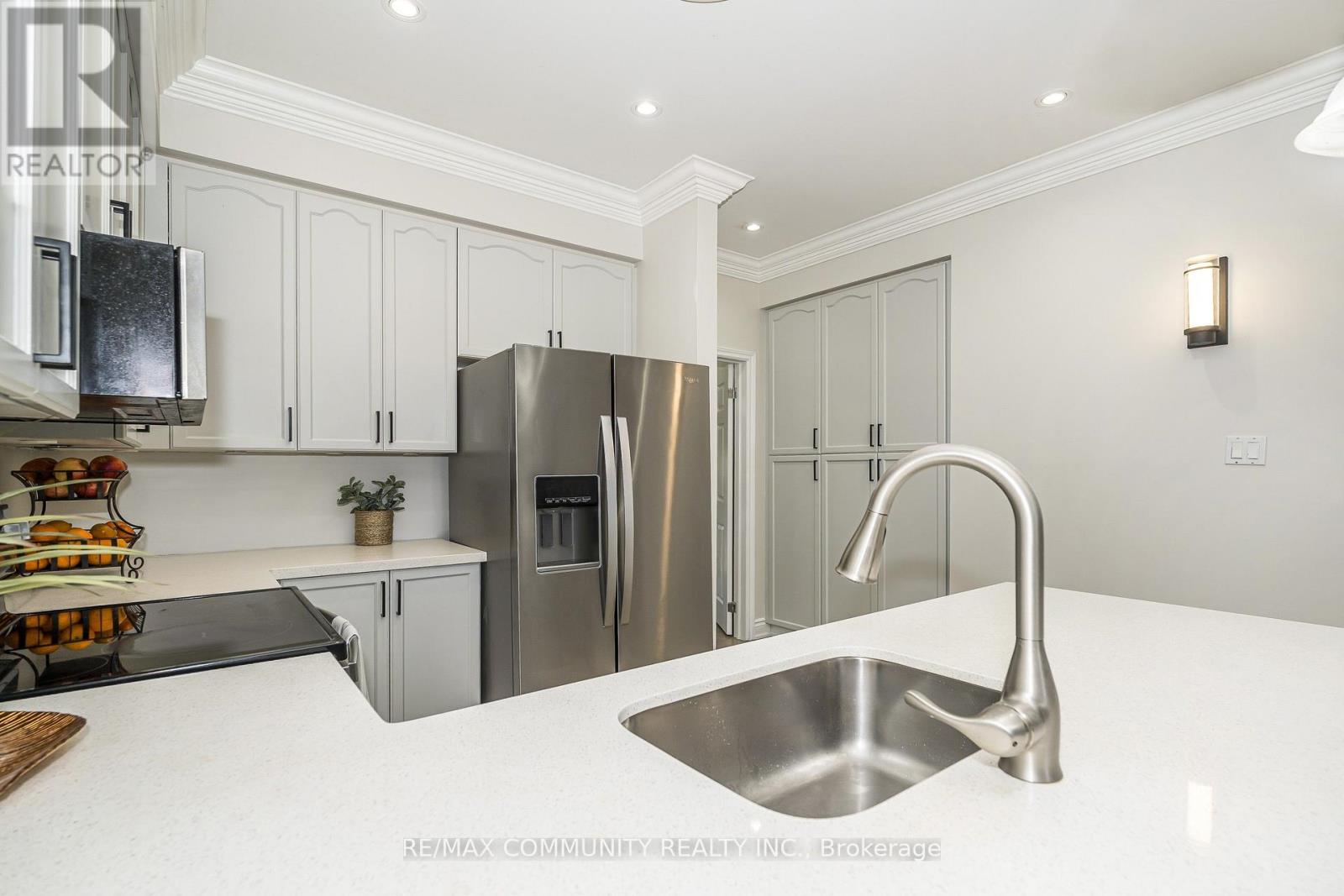 1606 Whitestone Drive, Oshawa, Ontario  L1K 2R9 - Photo 10 - E13667738