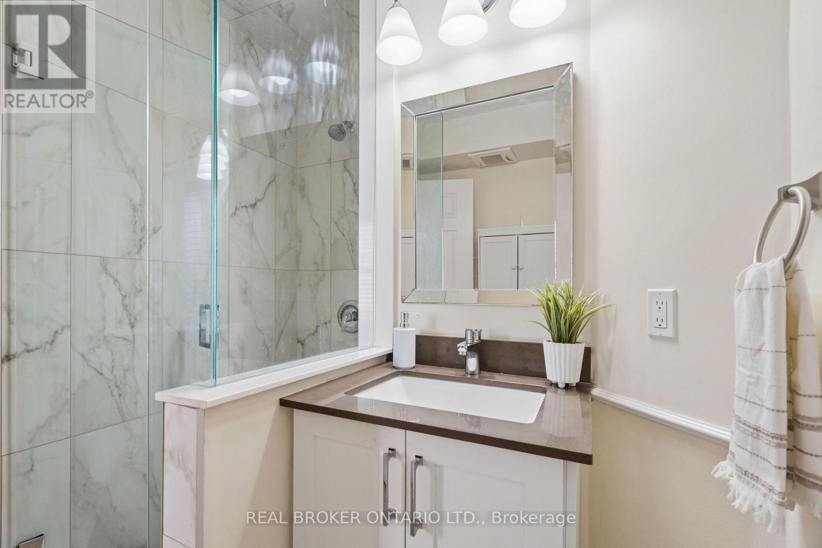 695 Front Road, Pickering, Ontario  L1W 1P1 - Photo 14 - E13667756