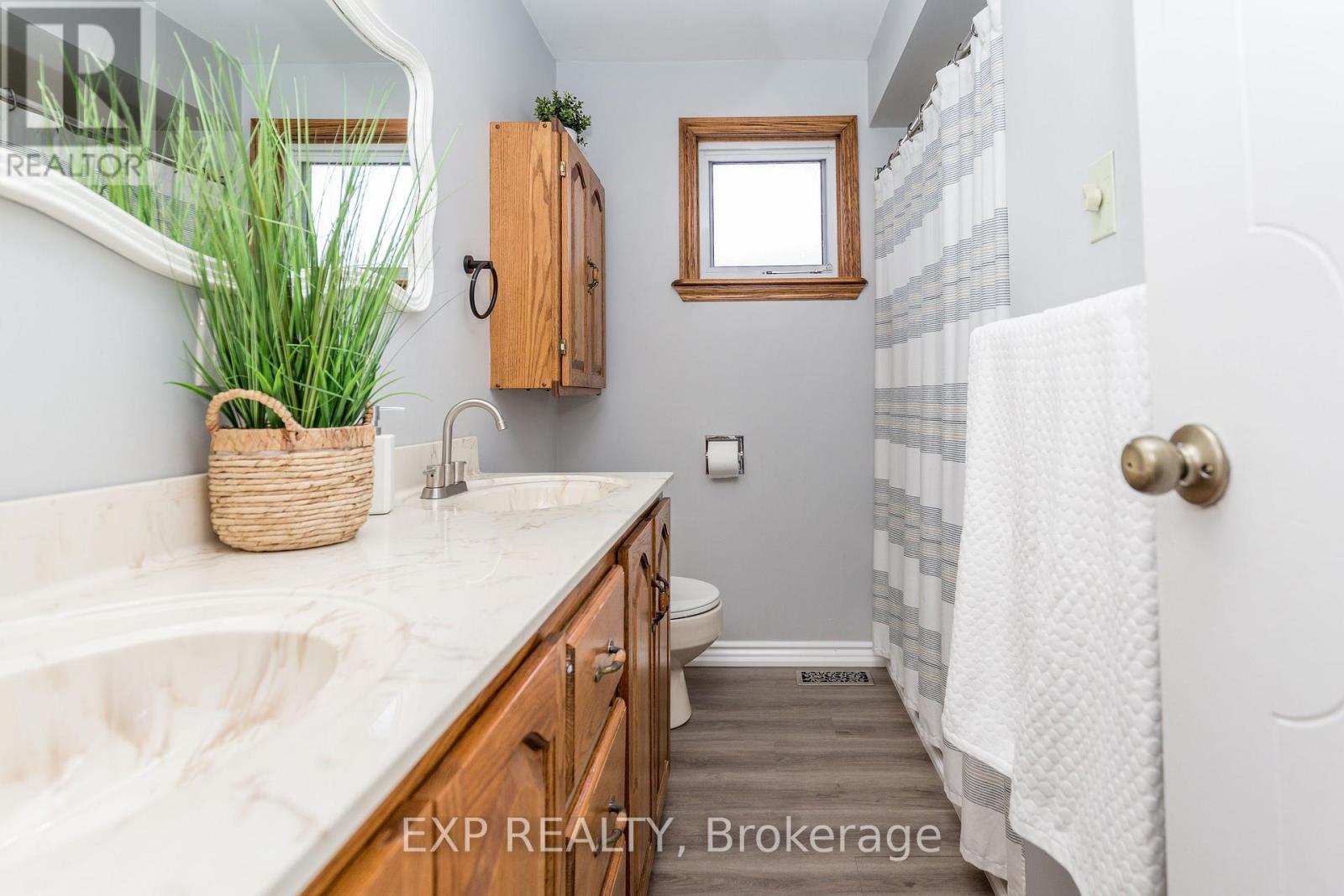 825 Bem Avenue, Pickering, Ontario  L1W 1X2 - Photo 19 - E13667818