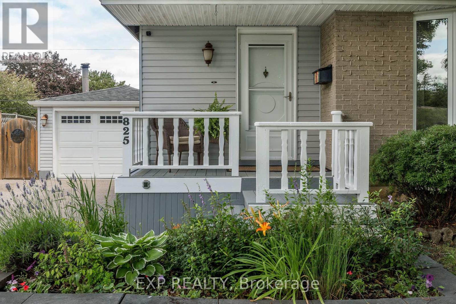 825 Bem Avenue, Pickering, Ontario  L1W 1X2 - Photo 4 - E13667818