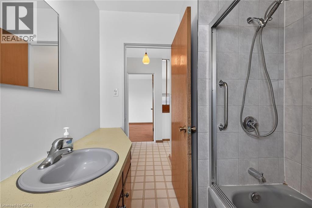 70 Bishopsgate Avenue, Hamilton, Ontario  L8V 3K4 - Photo 19 - 40852151