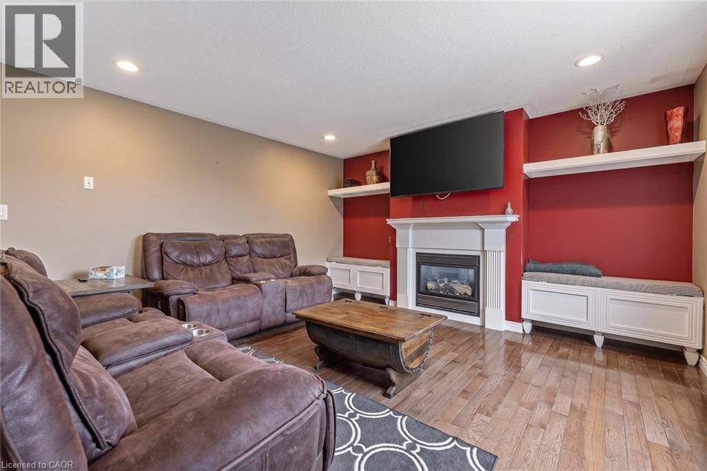 644 Hummingbird Crescent, Woodstock, Ontario  N4T 0B3 - Photo 2 - 40846052