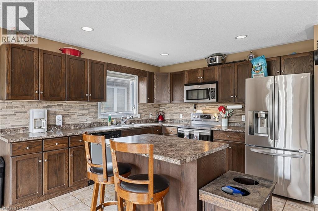 644 Hummingbird Crescent, Woodstock, Ontario  N4T 0B3 - Photo 3 - 40846052