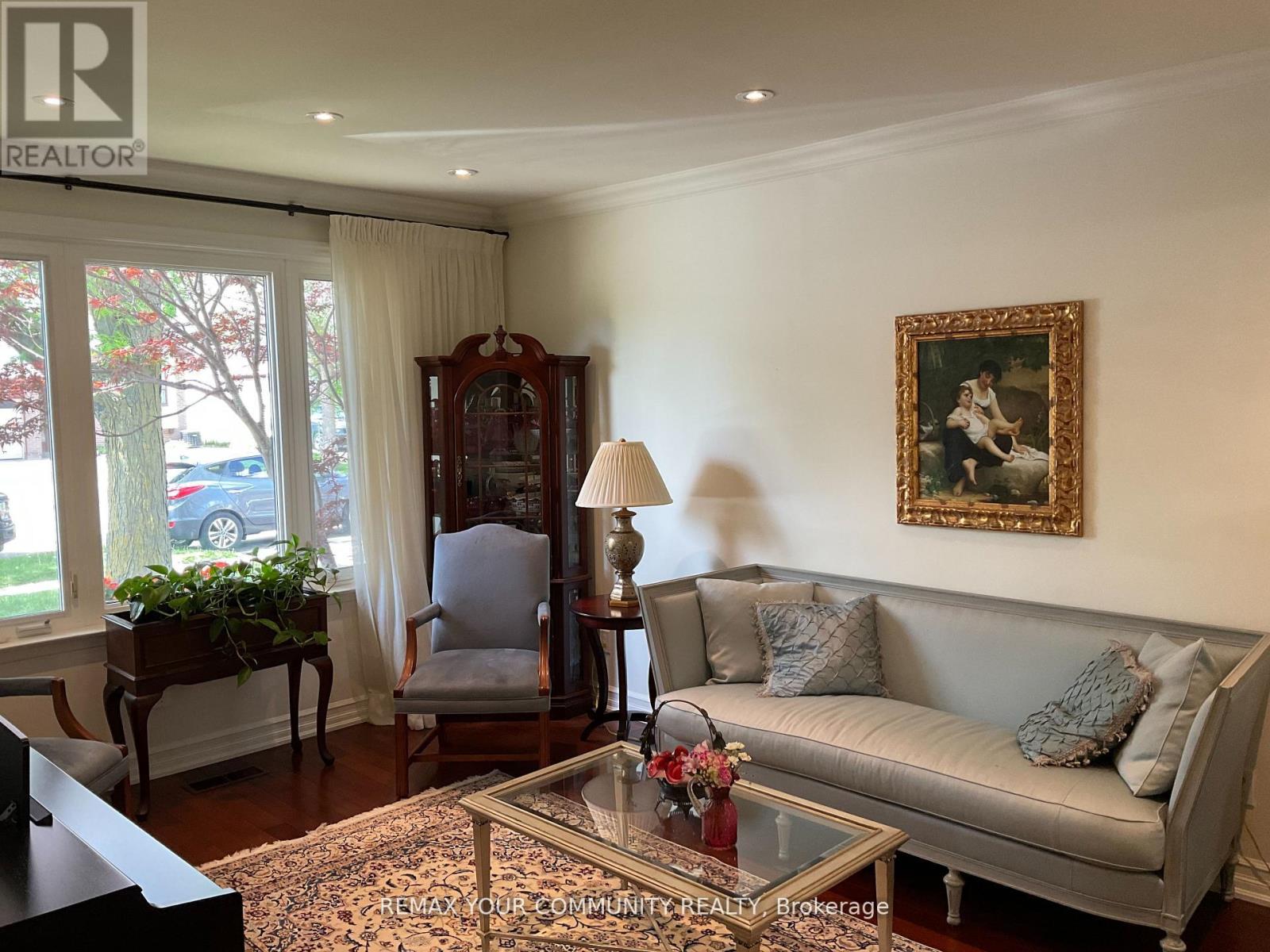 111 Springhead Gardens, Richmond Hill, Ontario  L4C 5C3 - Photo 6 - N13667792