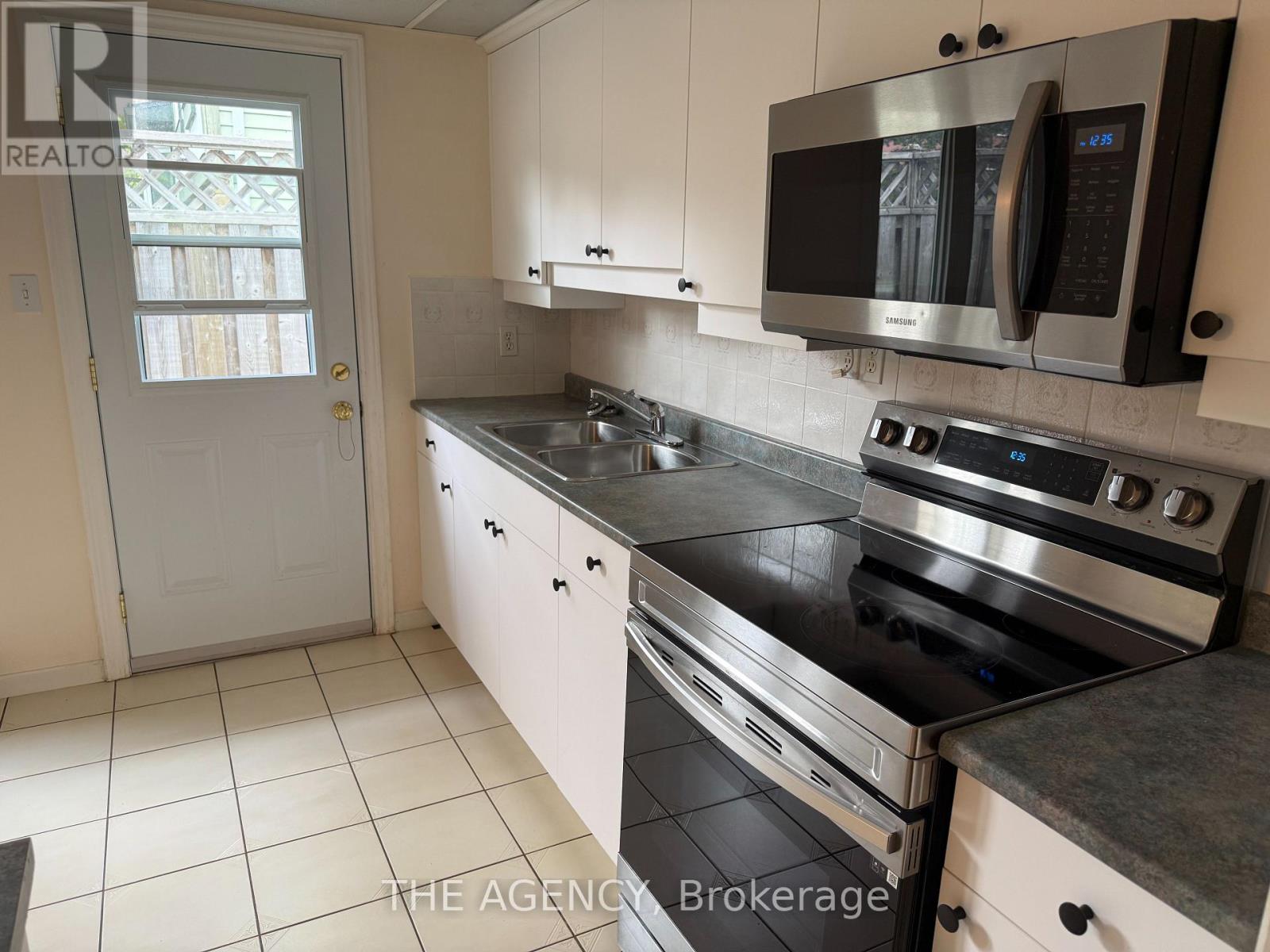 323 Waratah Avenue, Newmarket, Ontario  L3Y 5J3 - Photo 14 - N13667806