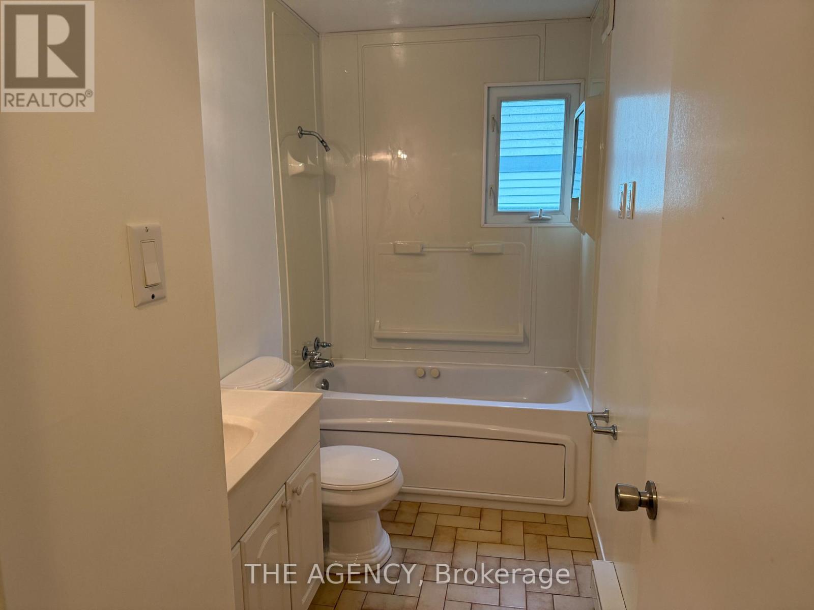 323 Waratah Avenue, Newmarket, Ontario  L3Y 5J3 - Photo 17 - N13667806