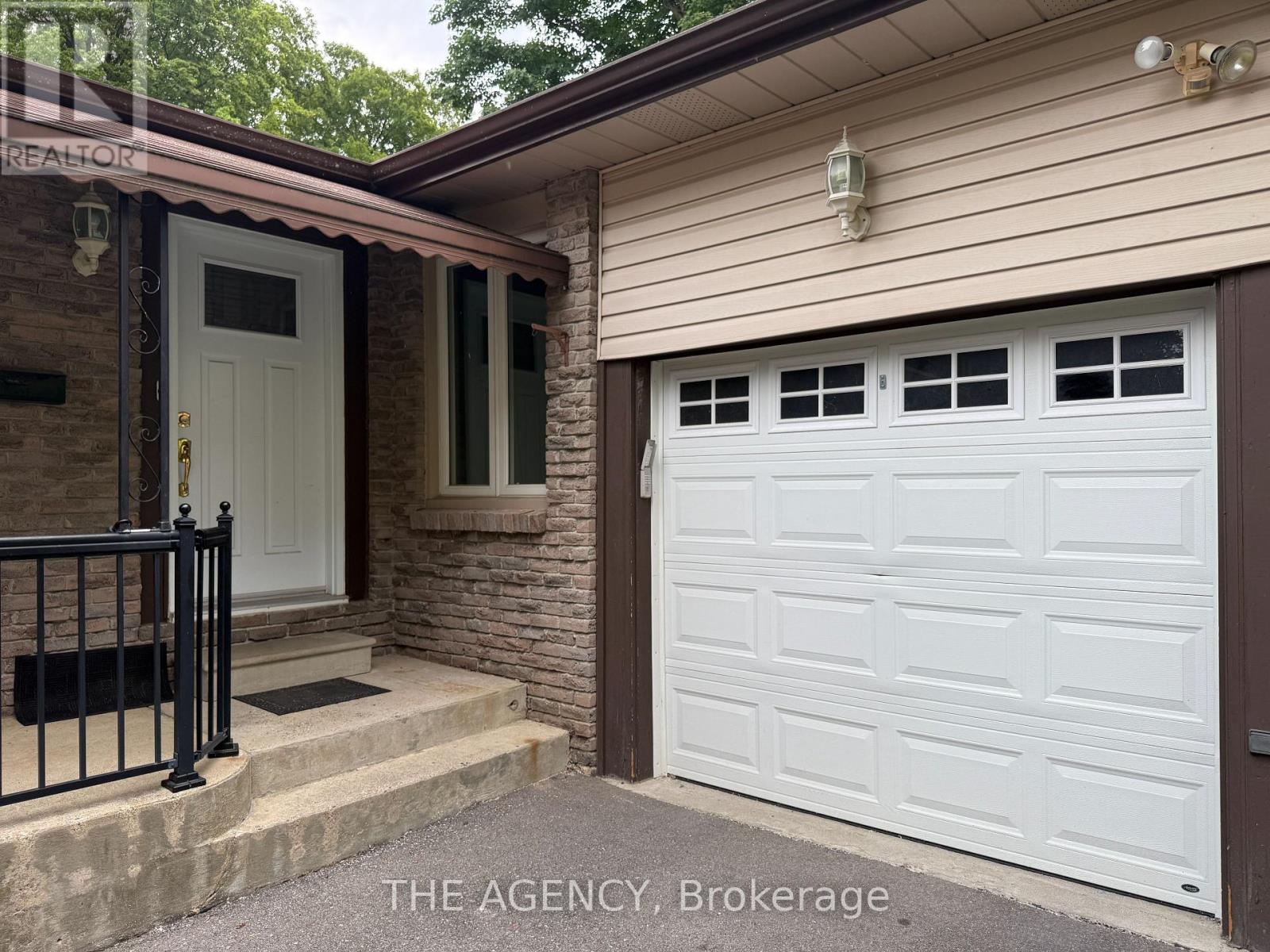 323 Waratah Avenue, Newmarket, Ontario  L3Y 5J3 - Photo 3 - N13667806