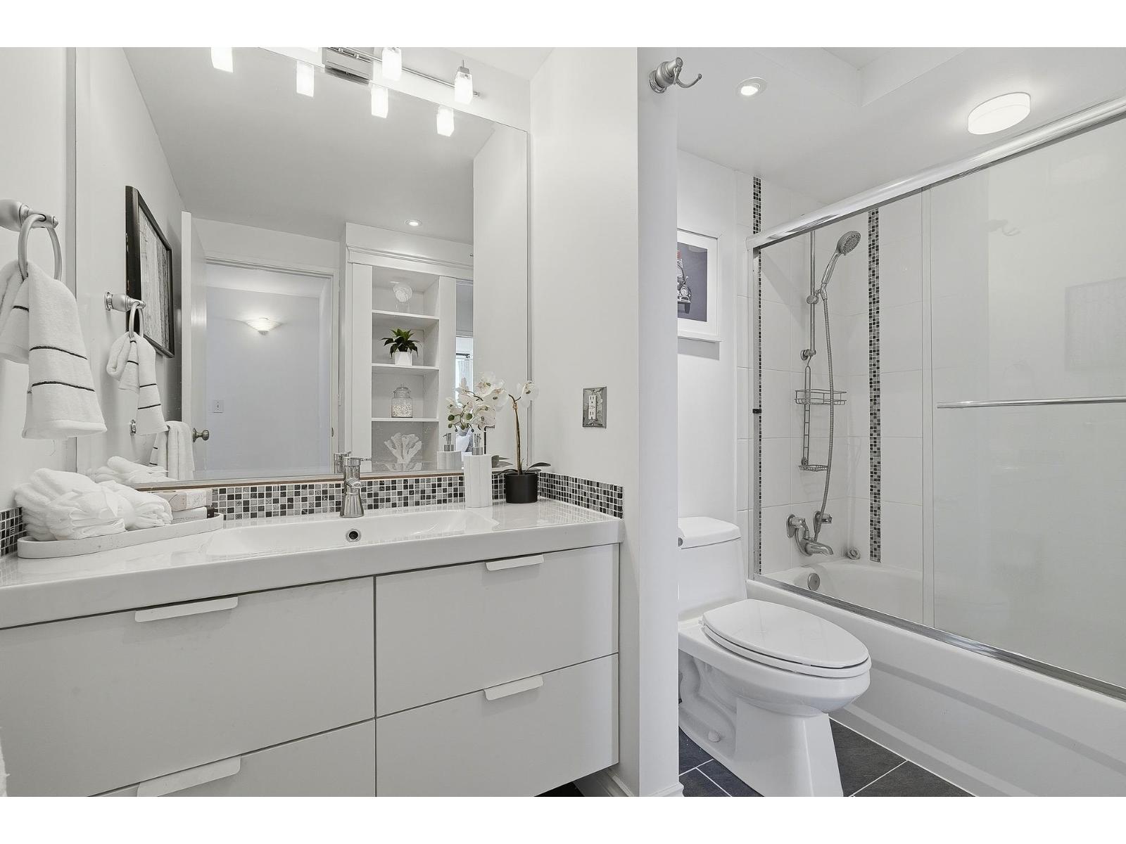 303 1480 Foster Street, White Rock, British Columbia  V4B 3X7 - Photo 15 - R3155206