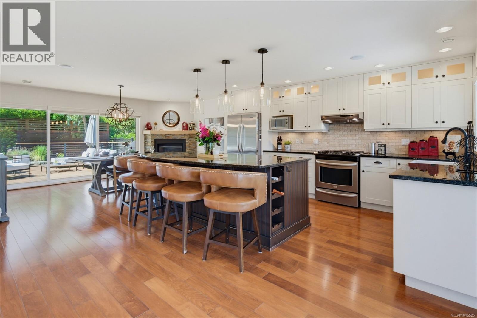 4902 Alamida Cres, Saanich, British Columbia  V8Y 2T3 - Photo 4 - 1046525