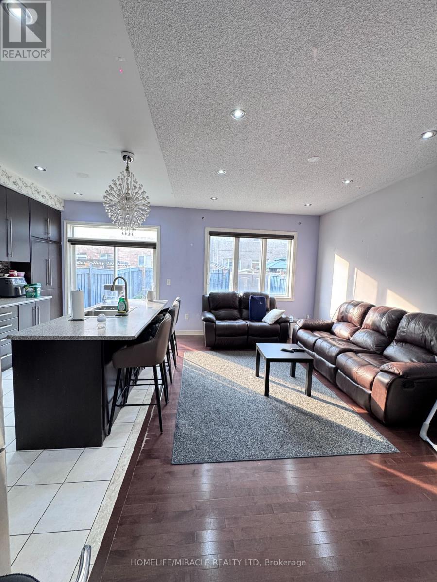 8 Altura Way, Brampton, Ontario  L6P 4A1 - Photo 10 - W13667658
