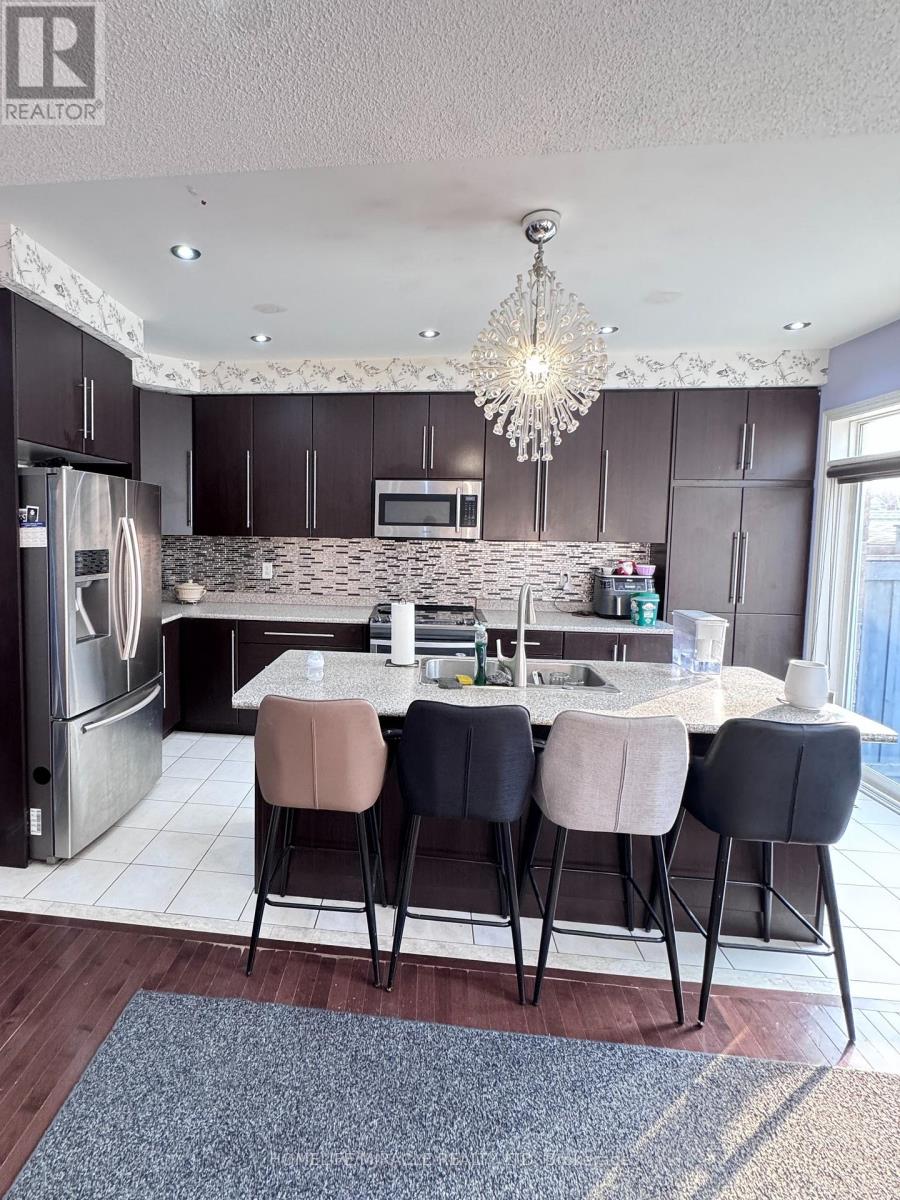 8 Altura Way, Brampton, Ontario  L6P 4A1 - Photo 13 - W13667658