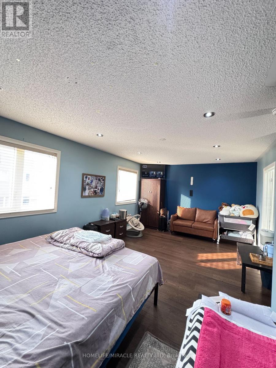 8 Altura Way, Brampton, Ontario  L6P 4A1 - Photo 15 - W13667658