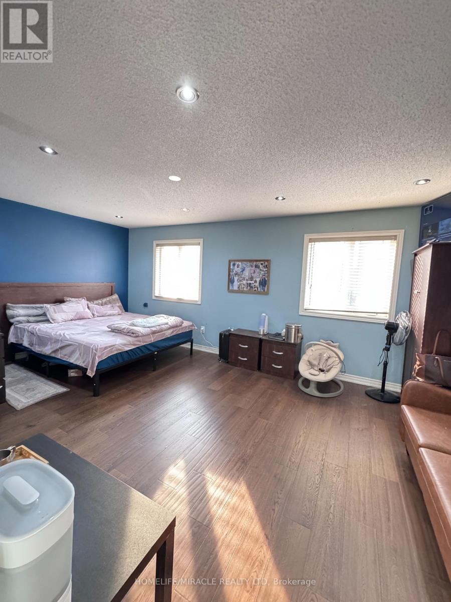 8 Altura Way, Brampton, Ontario  L6P 4A1 - Photo 16 - W13667658