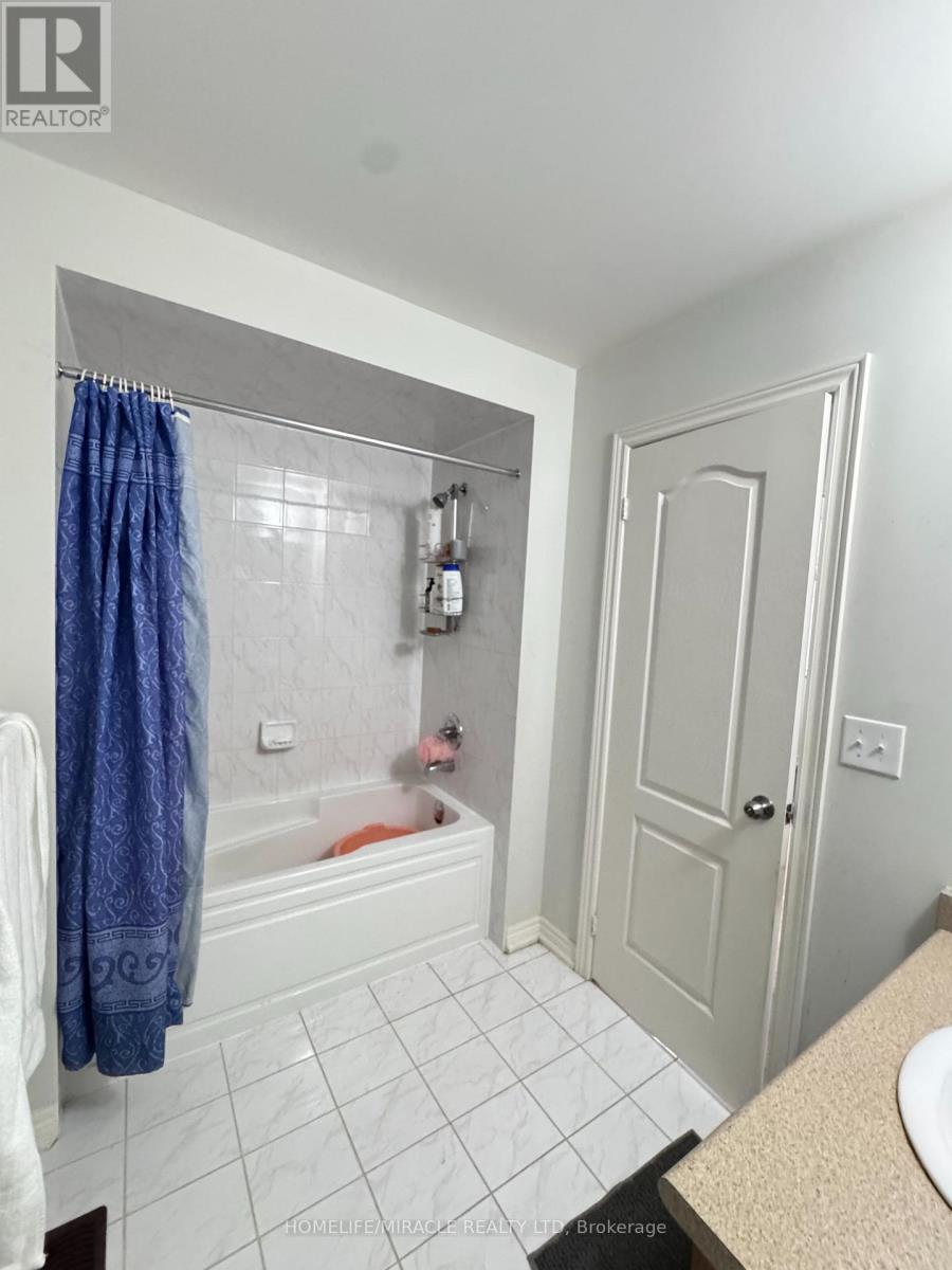 8 Altura Way, Brampton, Ontario  L6P 4A1 - Photo 21 - W13667658